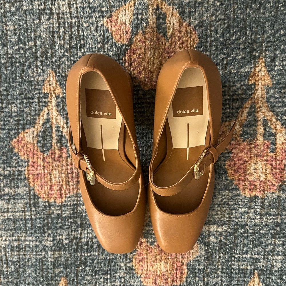 NEW Dolce Vita Women's Lakota Mary Jane Shoes in Caramel - Picture 7 of 9